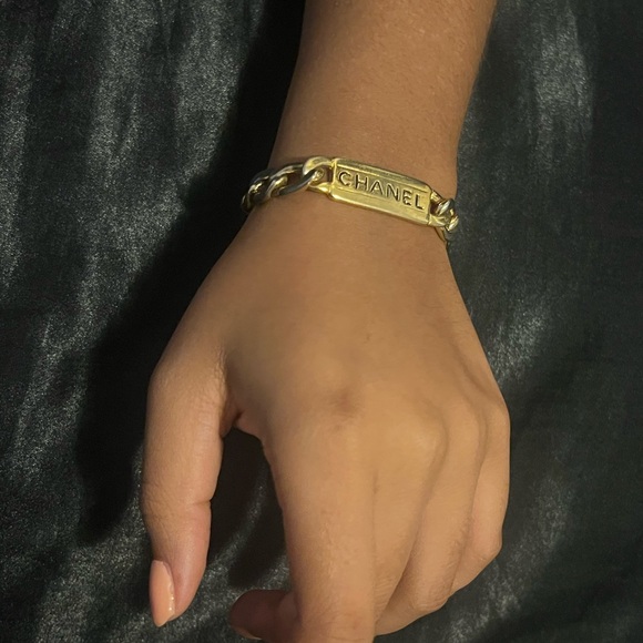CHANEL Vintage 1980s Cuban Bracelet Gold Tone Made in France - Picture 8 of 8